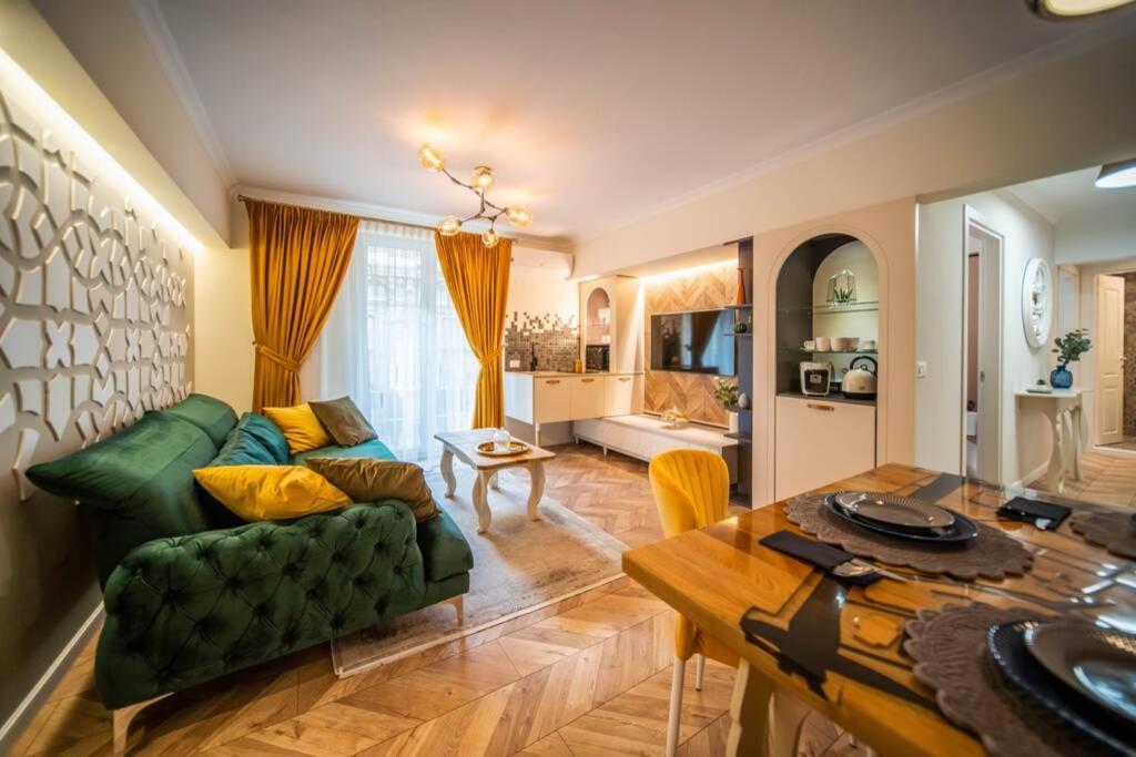 History Museum Apartment Bukarest Kültér fotó
